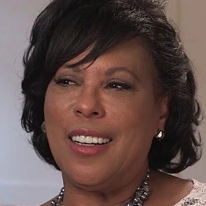 ローレル・デュボア57歳